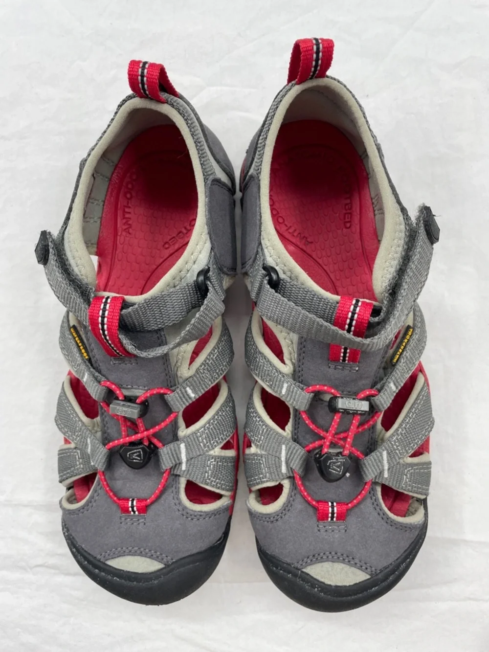 KEEN Seacamp II CNX Waterproof Sandals In Magnet/Racing Red. Girl’s 5.